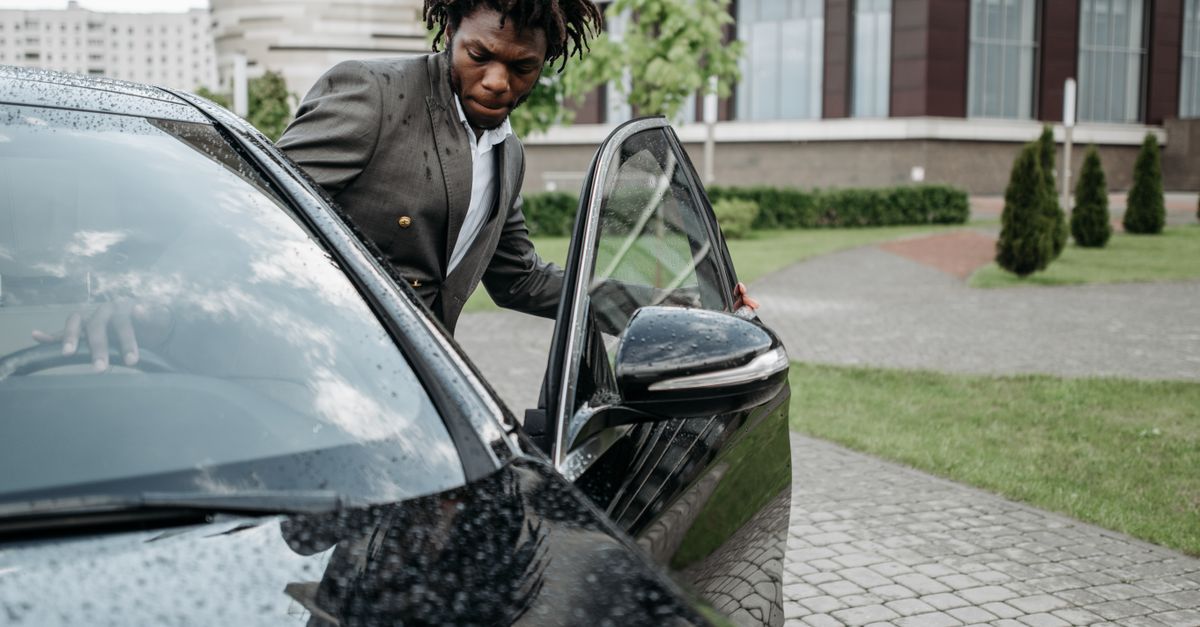 Roadside Car Lockout Service: What Happens After You Call — Broadway Locksmith and Automotive Corp